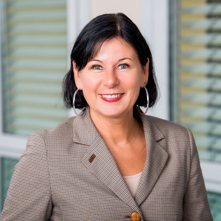 Bettina Droll