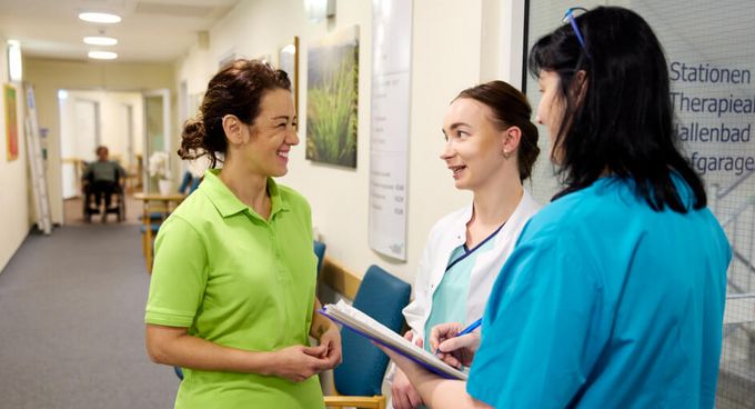 Kolleginnen im Gespräch