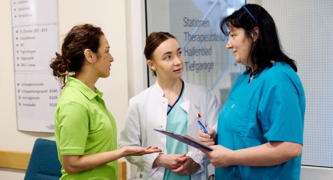 Kolleginnen im Gespräch