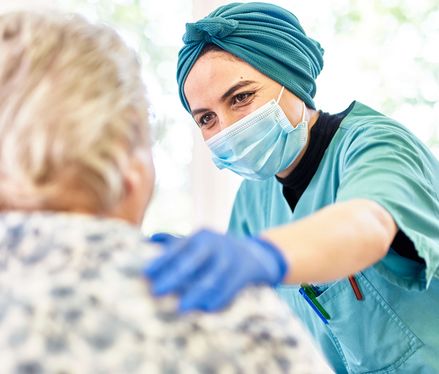 Gesundheitspflegerin Amal Integration leicht gemacht