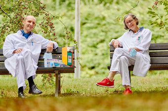 Dr. Georg Pawlik, Oberarzt in der Neurologie und Dr. Charlotte van Erckelens, Oberärztin in der Geriatrie.