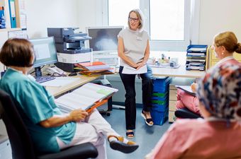 Pflege-Teambesprechung mit Karin Stumpf