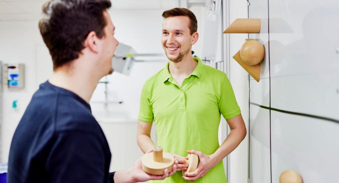 Patient und Physiotherapeut